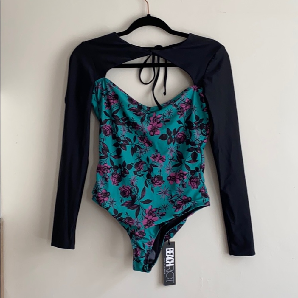 Beach riot size large NWT!